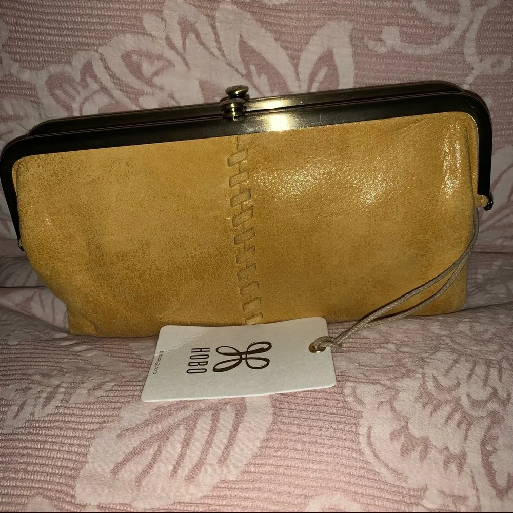 🌀🌀  SOLD 🌀🌀 NWT HOBO Lauren wallet/clutch. Color Honeycomb. Leather. - Picture 3 of 13
